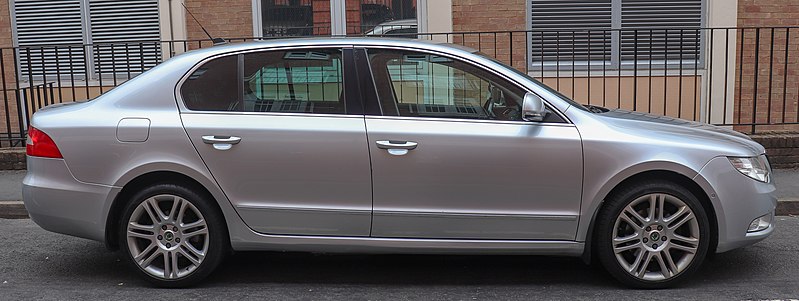 File:2009 Skoda Superb Elegance CRTDi Automatic 2.0 Side.jpg