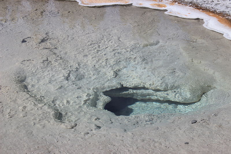 File:2014 Upper Geyser Basin 08.JPG