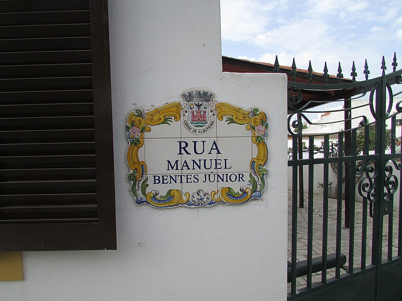 File:2017-10-13 Street name sign, Rua Manuel Bentes Júnior, Albufeira.JPG