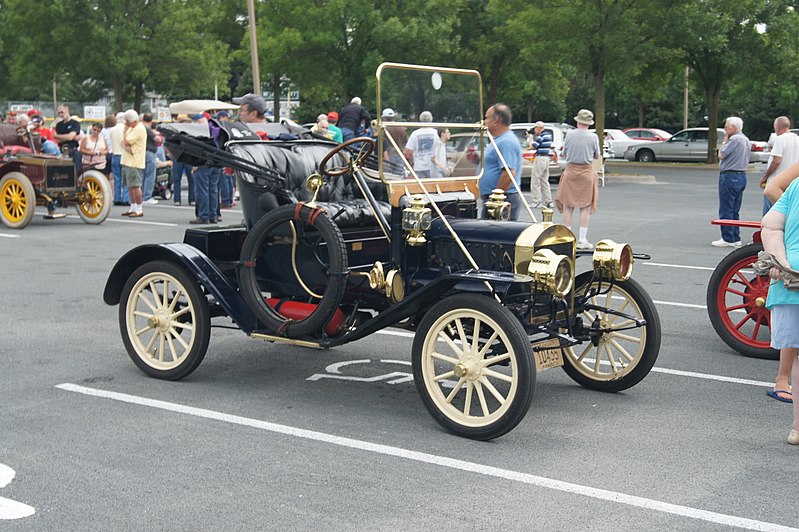 File:26th Annual New London to New Brighton Antique Car Run (7766136100).jpg