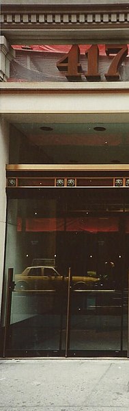 File:417 Fifth Avenue entrance as seen in 1989.jpg
