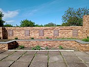 5 братських могил радянських воїнів, смт. Чаплине, на громадянському кладовищі.jpg