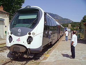 Modernt tåg av typ CFD Bagnères AMG 800.