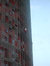 Ален Робер взбирается по башне Агбар, 9 октября 2007