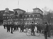 Alhambra restaurang och teater på Djurgården i Stockholm invigdes 1868. Fotografi från omkring sekelskiftet 1900.