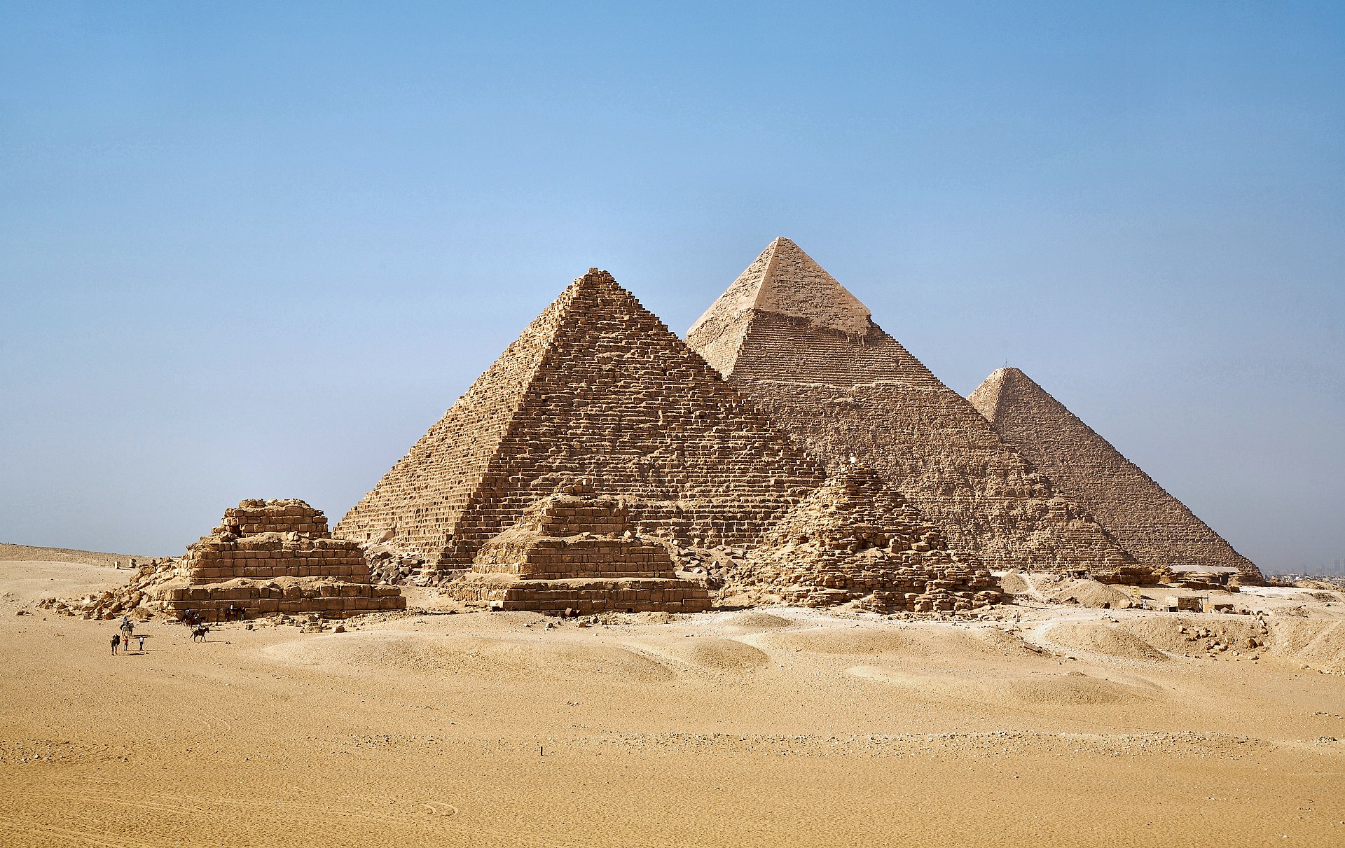 An example of Architecture from Wikipedia, The Pyramids at Gizah - © CC BY-SA 2.0