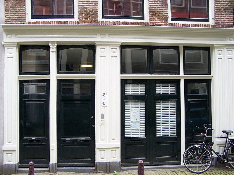 File:Amsterdam Laurierstraat 45 doors.jpg