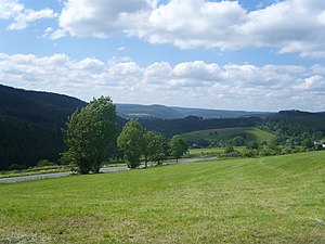 To the left of the central Lahnhelle in the picture you can see the summit area of ​​the Kompass, to the right the Jagdberg