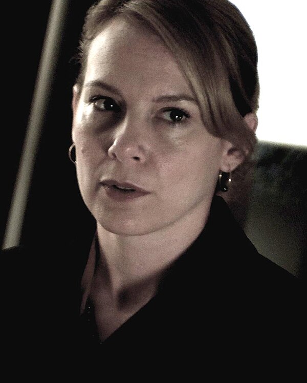 The episode introduced the character of Holly Flax, played by Amy Ryan.