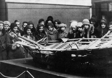 Children at a 1930 exhibition of the Kvitøya finds at Liljevalchs konsthall, Stockholm