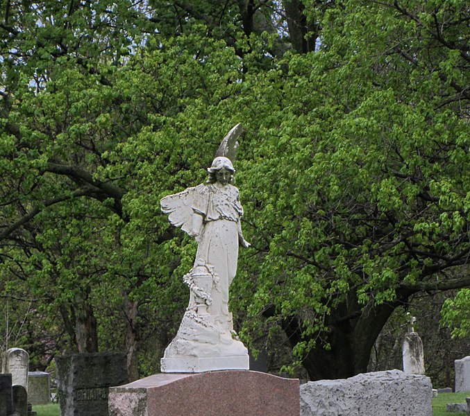 File:Angel in Cemetery - panoramio.jpg