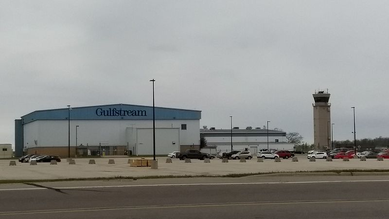 File:Appleton International Airport Tower and Gulfstream Hangar.jpg