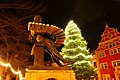 Dezember: Der weihnachtliche Markt mit Bachdenkmal in Arnstadt