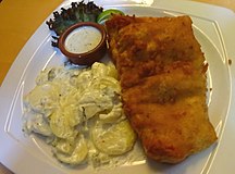 Backfisch mit Kartoffelsalat und Remoulade