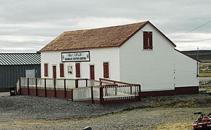 Vera Akumalik Információs Központ a Baker Lake-ben, egy valósághű volt Hudson's Bay Company 1916-os kereskedelmi központja