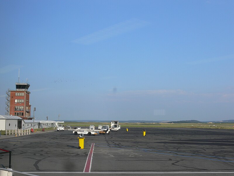 File:Beauvais-Tillé Airport - general view.JPG