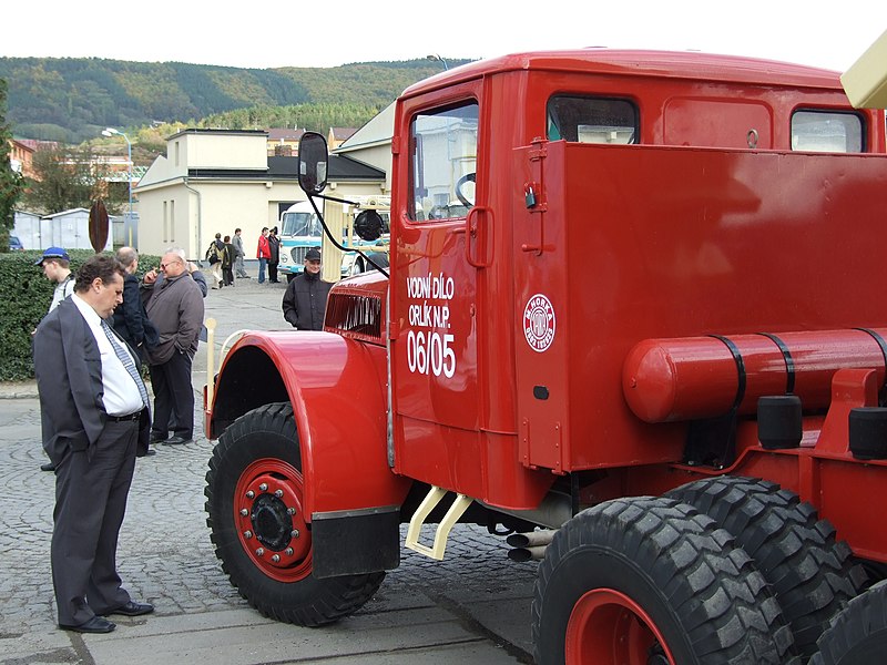 File:Beroun, DOD Probotrans 2007, Tatra 128 V.JPG