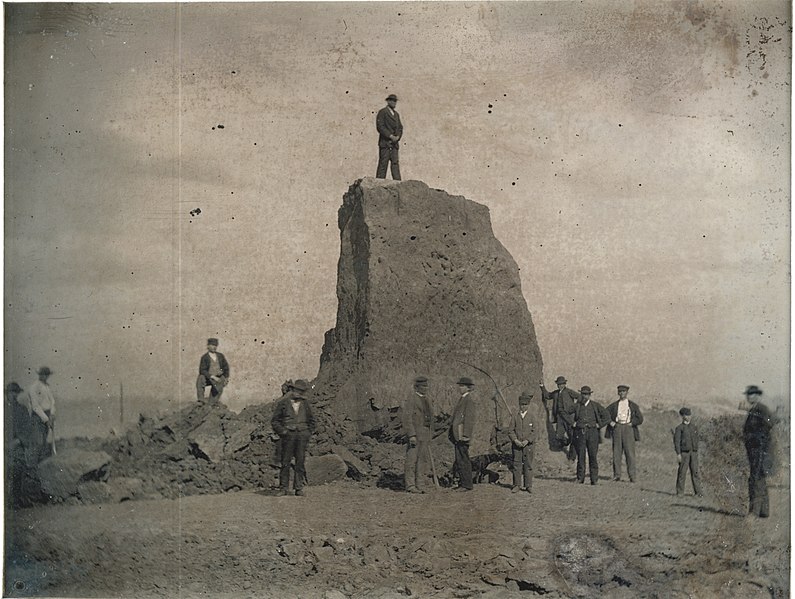 File:Big Mound during destruction, The last of the Big Mound.jpg