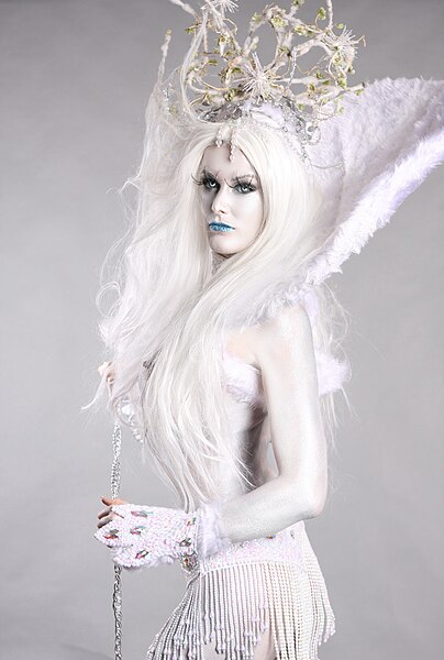 File:Bodypainted Snow Queen (10508940226).jpg