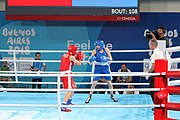 Deutsch: Boxen bei den Olympischen Jugendspielen 2018 Tag 12, 18. Oktober 2018 - Finale Leichtgewicht Mädchen – Oriana Saputo (Argentinien, blau) schlägt Emma Lawson (Australien, rot) 5-0; Ringrichter ist José Romero (Spanien). English: Boxing at the 2018 Summer Youth Olympics on 18 October 2018 – Girls' lightweight Bronze Medal Bout – Oriana Saputo (Argentina, blue) wins over Emma Lawson (Australie, red) 5-0; Referee is José Romero (Spain). Español: Boxeo en los Juegos Olímpicos Juveniles de Verano de 2018 en 18 de octubre de 2018 - Combate de medalla de bronce de las niñas: Oriana Saputo (Argentina, azul) gana a Emma Lawson (Australie, roja) 5-0; Árbitro es José Romero (España).