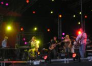 Brian Wilson e la sua band in concerto in Europa nel 2005.