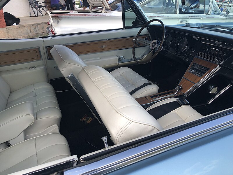 File:Buick Riviera interior white.jpg