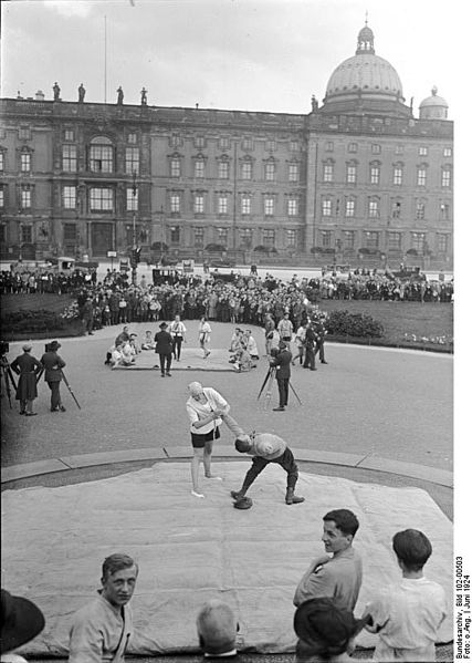 File:Bundesarchiv Bild 102-00503, Berlin, Turn- und Sportwoche im Lustgarten.jpg
