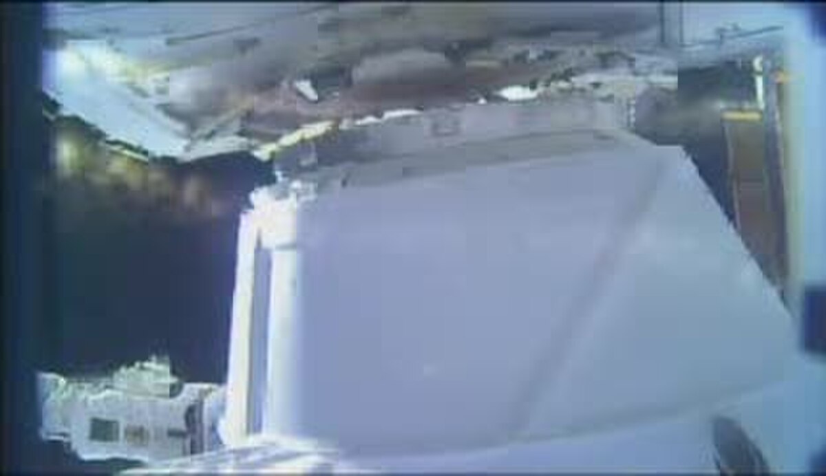 File:CRS-12 Grapple and Berth.webm