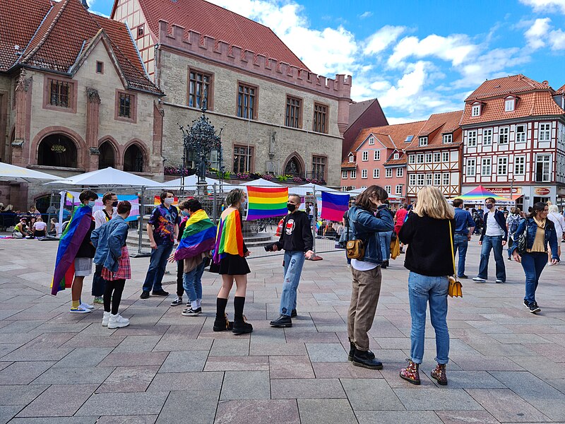 File:CSD Göttingen 2020 - Papierdemo und Gallery Walk 28.jpg