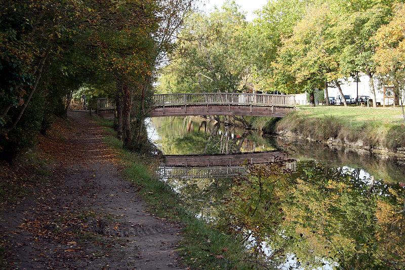 File:Canal de La Rochelle - Passerelle.jpg