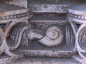 Caracol esculpido en el portal de las Capelas Imperfeitas, en el Monasterio de Batalha