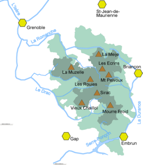 Kerngebiet und Gesamtgebiet des Nationalparks mit Gipfeln, Städten und Flüssen