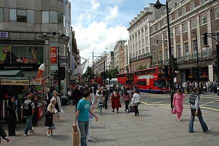 Людное место. Многолюдные места. Людная улица. Улицы города людные.