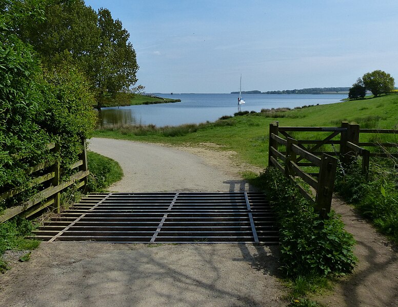 File:Cattle grid along the Rutland Water Circular Route - geograph.org.uk - 3971221.jpg