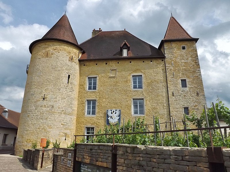 File:Château Pécauld (Arbois).JPG