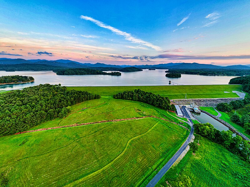 File:Chatuge Dam in Clay County, N.C.jpg