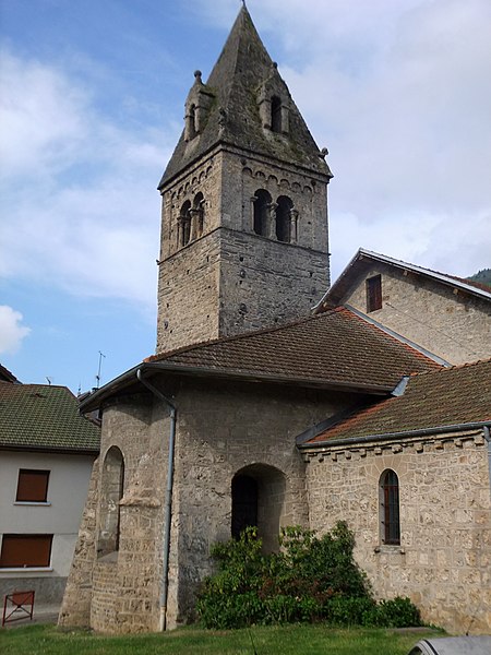 File:Chevet et clocher de Saint Pierre.jpg
