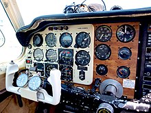 Cockpit einer Beechcraft G35 (HB-EBG)