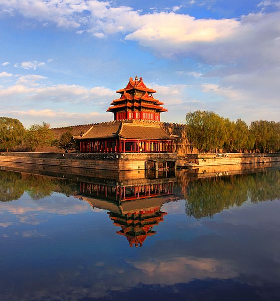 File:Corner towers of the Forbidden City 3335.jpg