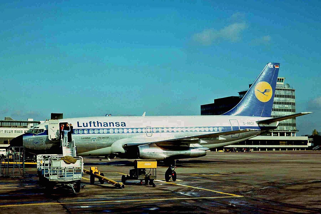 File:D-ABCE B737-230C Lufthansa MAN 24OCT75 (6141698947).jpg