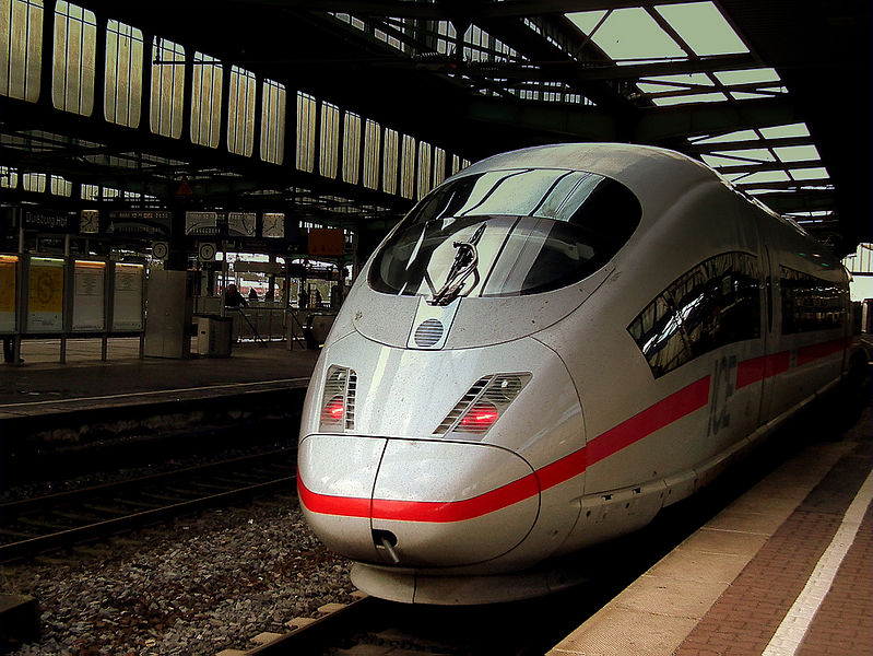 File:DB ICE TRAIN AT DUISBERG HBF GERMANY APRIL 2012 (7090122169).jpg