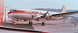 Für den Film „Es wird immer wieder Tag“ trug diese Douglas DC-4 die Aufschrift TOPAC, behielt aber die Bemalung der Transocean Air Lines