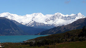 Vista del ghiacciaio Stoppani dalla baia di Yendegaia