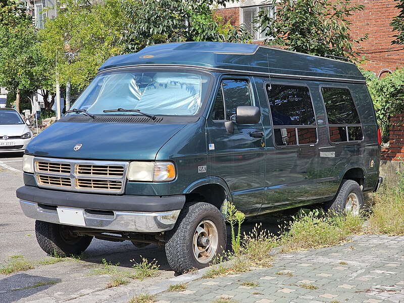 File:Dodge Ram Van Dark Spurce Metallic (1).jpg