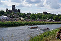Wear Nehri'nde Newcastle ve Durham üniversiteleri arasında 8 kürekli tekne yarışı