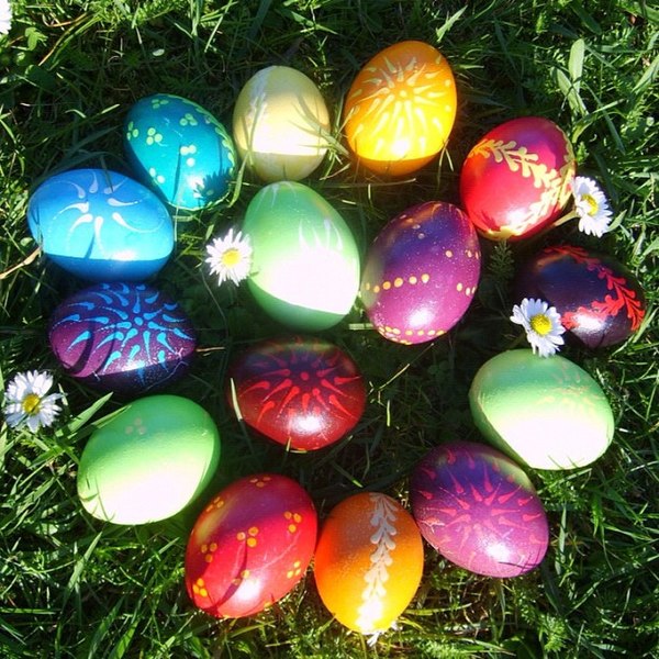 File:Easter eggs on grass.jpg