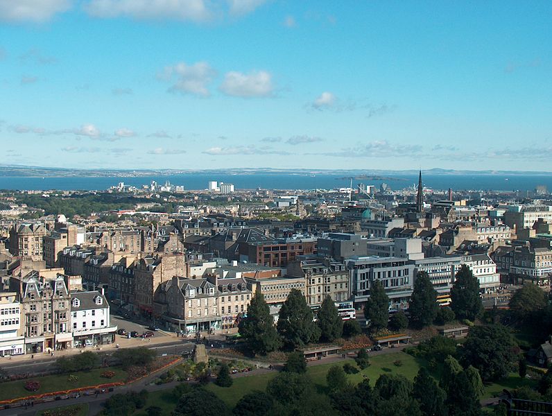 File:Edinburgh view to the town.JPG