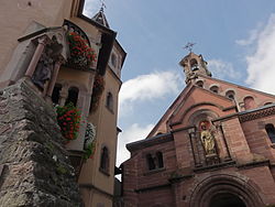 La chapelle à côté du château