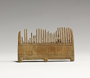 Egyptian - Wooden Comb - Walters 61306.jpg