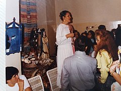 El matrimonio, performance Rafaela Baroni c.1992 Salón de Lectura San Cristóbal iiii.jpg